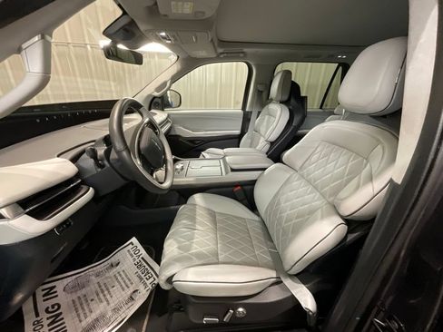 Used 2025 Lincoln Navigator L Black Label w/ Black Label Special Edition AWD/4WD image 9