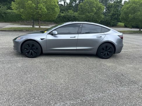 Used 2025 Tesla Model 3 Long Range RWD image 4