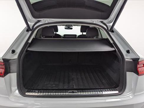 Used 2022 Audi Q8 Premium w/ Convenience Package image 18