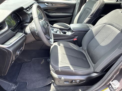 Used 2025 Jeep Grand Cherokee L Laredo w/ Luxury Tech Group I AWD/4WD image 9