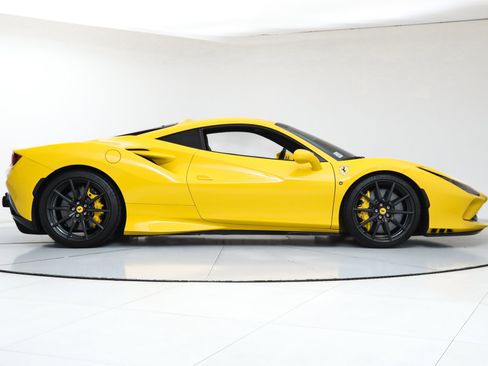 Certified 2022 Ferrari F8 Tributo image 9