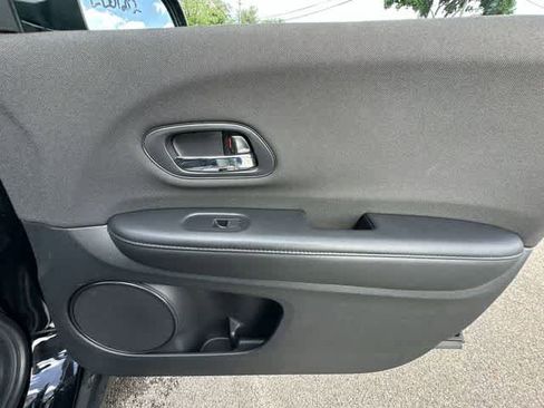 Used 2019 Honda HR-V LX image 18