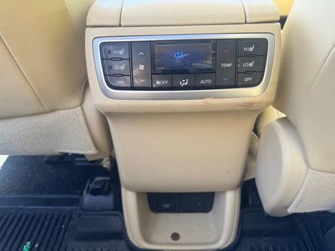 Used 2019 Toyota Highlander Limited Platinum AWD/4WD image 17