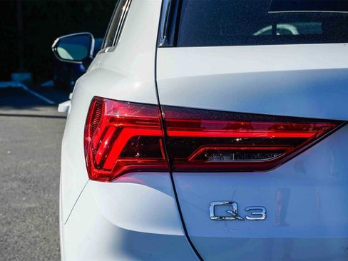 Used 2022 Audi Q3 2.0T Premium Plus w/ Premium Plus Package image 9
