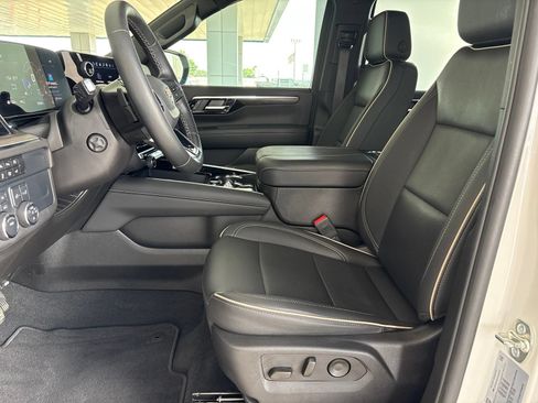 Used 2025 Chevrolet Tahoe Premier AWD/4WD image 15