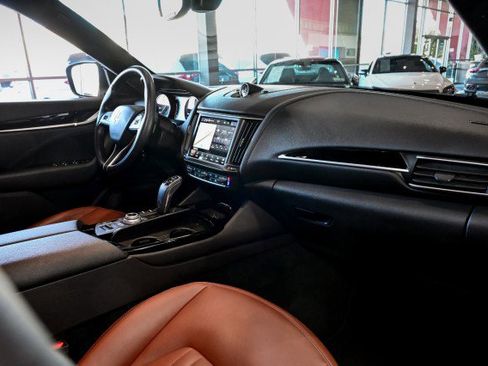 Used 2022 Maserati Levante GT image 28