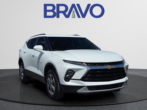 Used 2024 Chevrolet Blazer LT w/ Convenience Package FWD image 2