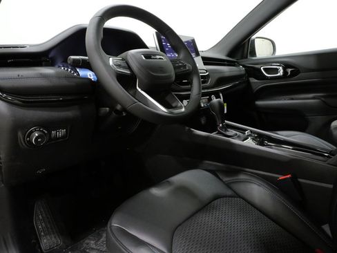 New 2026 Jeep Compass Latitude image 11