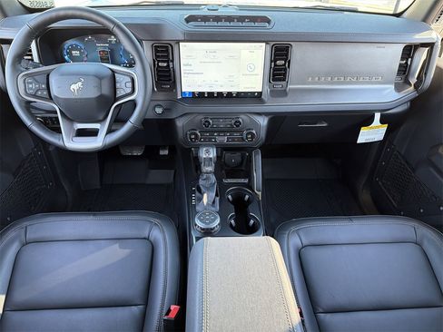 New 2025 Ford Bronco Badlands image 2