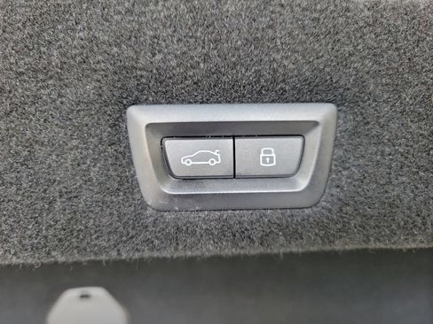 Used 2025 BMW 740i RWD image 9