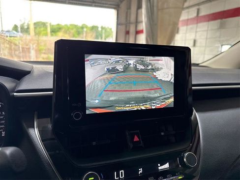 Used 2025 Toyota Corolla LE FWD image 32