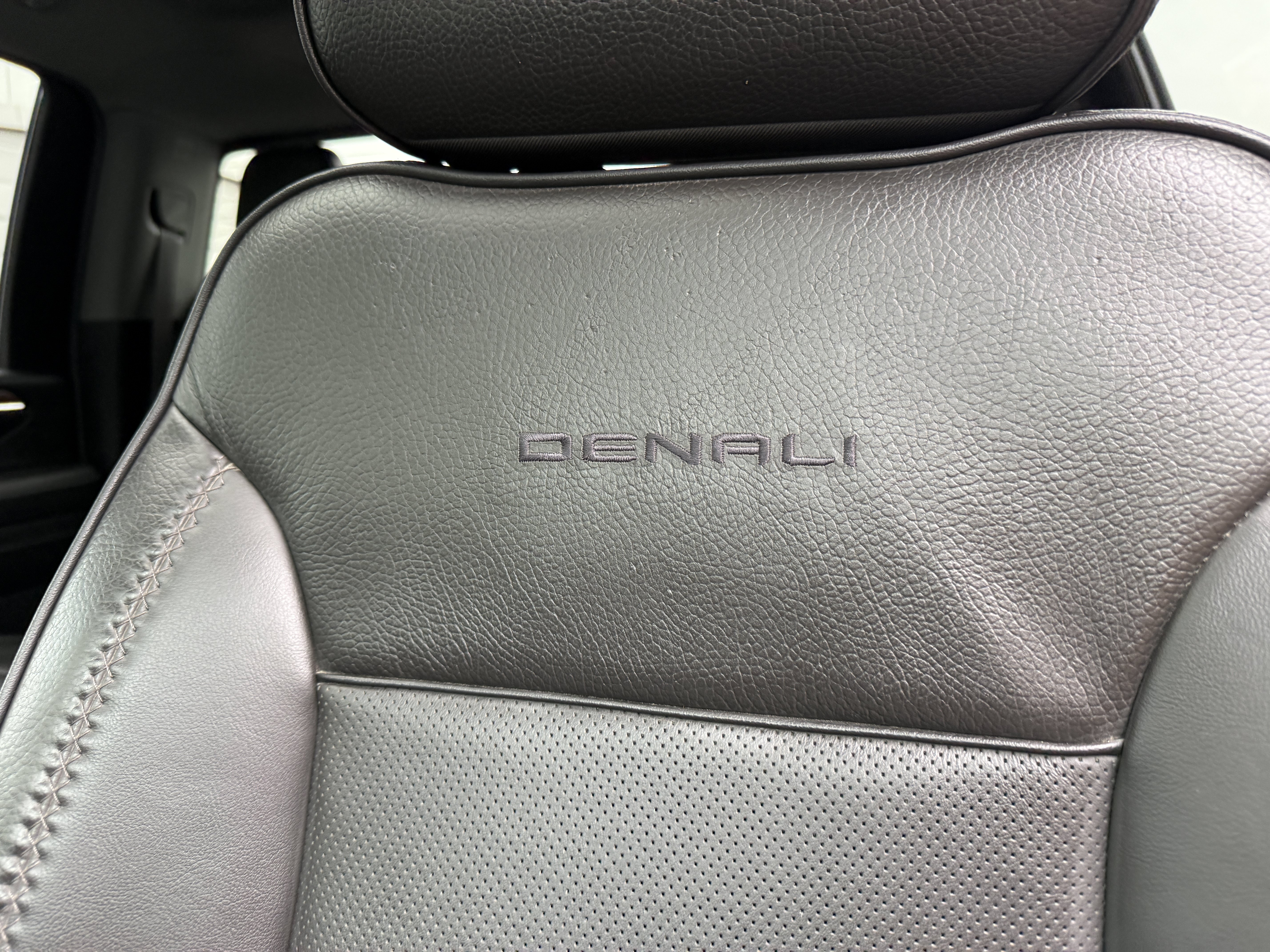 Used 2024 GMC Sierra 2500 Denali w/ Denali Reserve Package AWD/4WD image 15