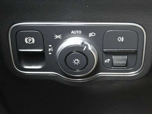 Used 2022 Mercedes-Benz GLA 250 4MATIC image 19