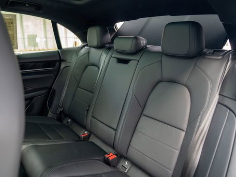 Certified 2025 Porsche Macan Electric image 22