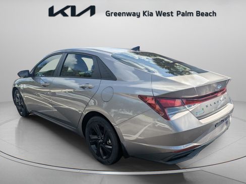 Used 2023 Hyundai Elantra SEL FWD image 5