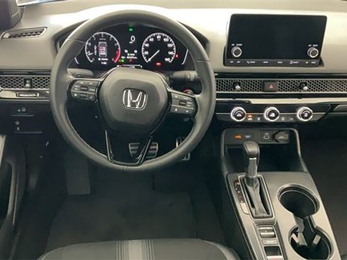 Used 2023 Honda Civic Sport image 4