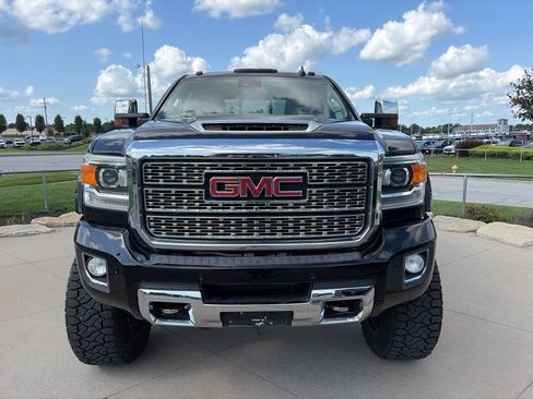 Used 2018 GMC Sierra 2500 Denali w/ Duramax Plus Package AWD/4WD image 3