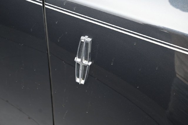 Used 2013 Lincoln MKS FWD image 28