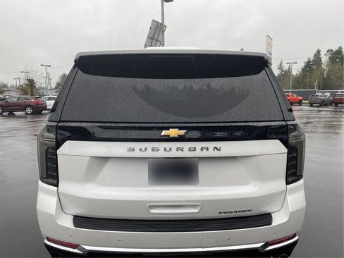 Used 2025 Chevrolet Suburban Premier image 28