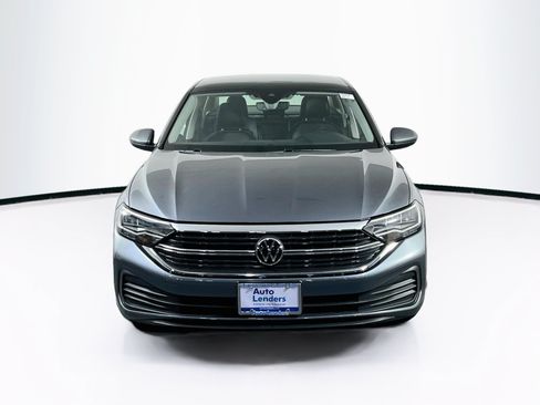 Used 2023 Volkswagen Jetta SE FWD image 2
