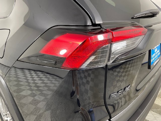 Used 2022 Toyota RAV4 XLE Premium AWD/4WD image 20