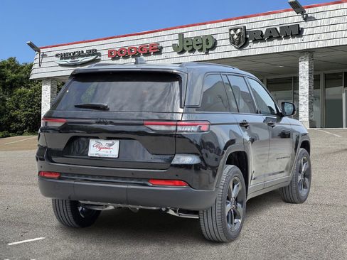 New 2025 Jeep Grand Cherokee Limited w/ Black Appearance Package image 5