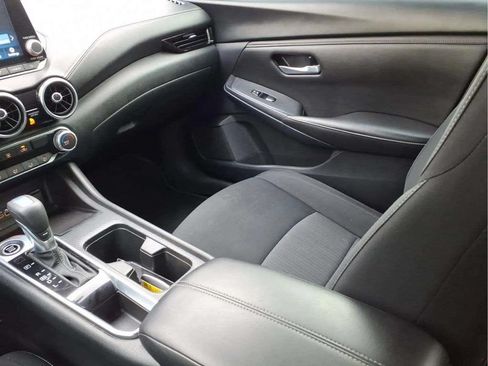 Used 2024 Nissan Sentra SV FWD image 11