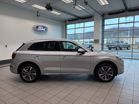 Used 2023 Audi Q5 2.0T Premium w/ Convenience Package image 17