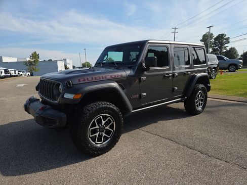 Used 2025 Jeep Wrangler Unlimited Rubicon AWD/4WD image 1
