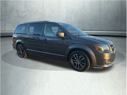 Used 2017 Dodge Grand Caravan GT image 4