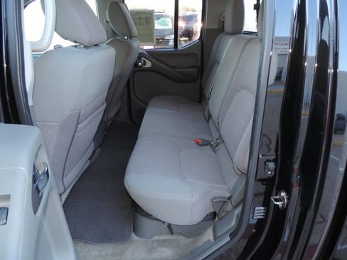 Used 2016 Nissan Frontier SV image 20