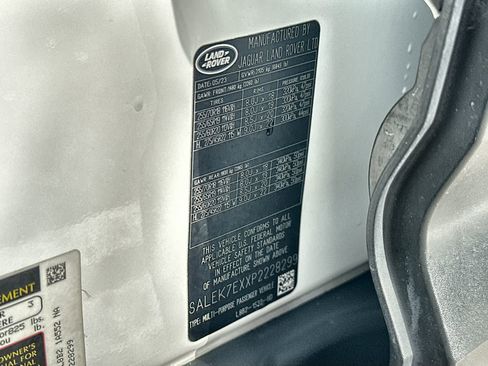 Used 2023 Land Rover Defender 110 image 25