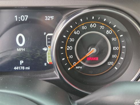 Used 2021 Jeep Gladiator Willys image 12