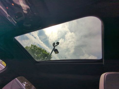 Used 2024 BMW i5 eDrive40i w/ Premium Package image 19