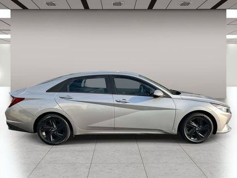 Used 2021 Hyundai Elantra SEL FWD image 2