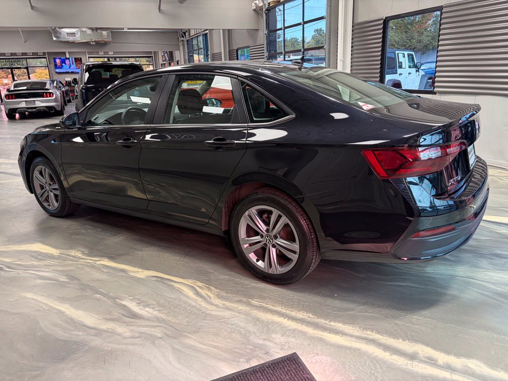 Used 2024 Volkswagen Jetta SE FWD image 31