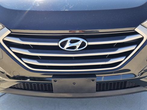 Used 2018 Hyundai Tucson SE AWD/4WD image 3