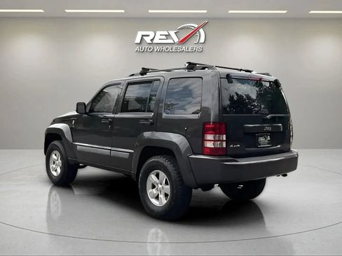 Used 2010 Jeep Liberty Sport image 32