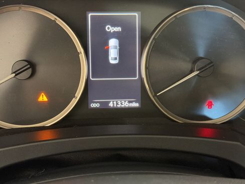 Used 2018 Lexus IS 300 AWD image 17