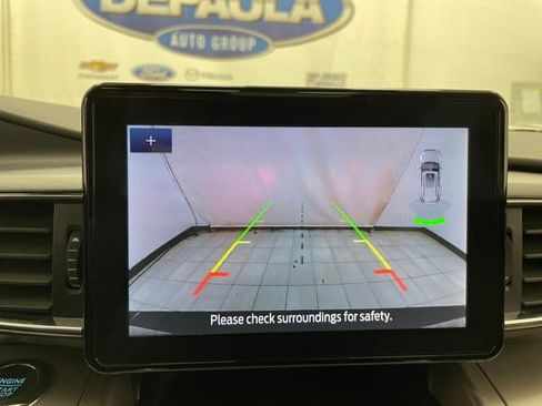 Used 2022 Ford Explorer XLT w/ Equipment Group 202A image 5