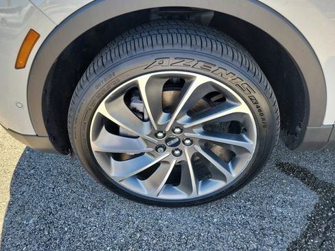 Certified 2022 Lincoln Nautilus Reserve w/ Equipment Group 202A image 8