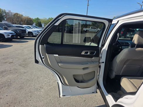 Used 2018 Ford Explorer Limited w/ Equipment Group 301A image 8