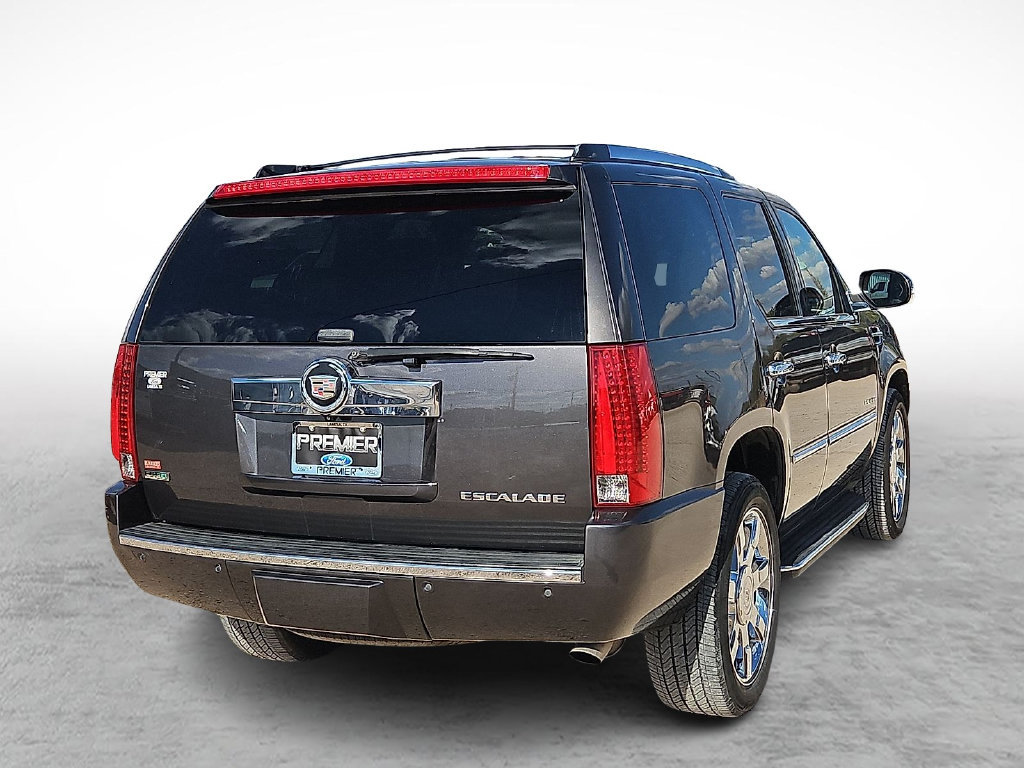 Used 2011 Cadillac Escalade Luxury RWD image 10