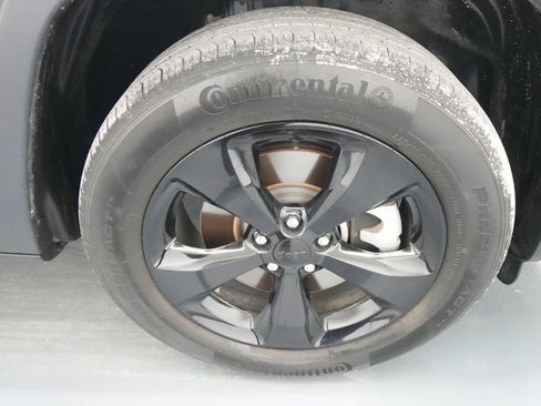 Used 2021 Jeep Cherokee Latitude Plus AWD/4WD image 11