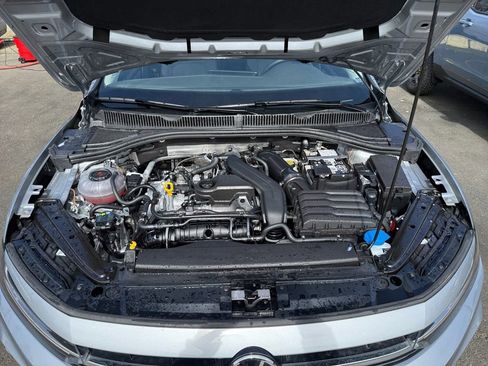 Used 2025 Volkswagen Jetta SE FWD image 20