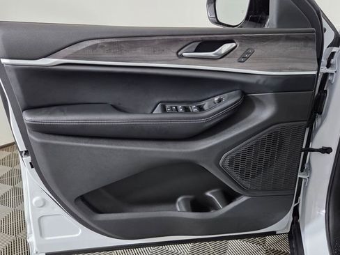 New 2025 Jeep Grand Cherokee Limited image 13