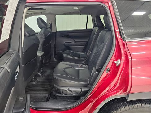 Used 2021 Toyota Highlander XLE image 13