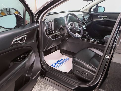 Used 2024 Kia Sportage EX FWD image 3