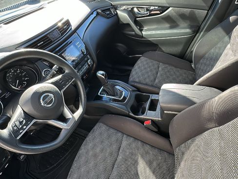 Used 2018 Nissan Rogue Sport SV image 21