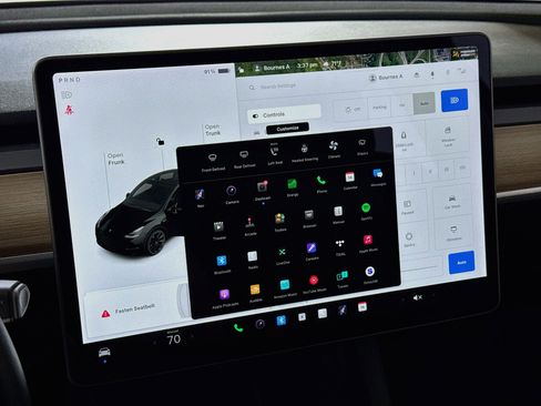 Used 2021 Tesla Model Y Long Range image 16